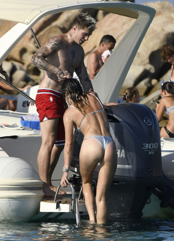 Bella-Thorne-CelebsView.Com-1-5-1024x1538 (26)