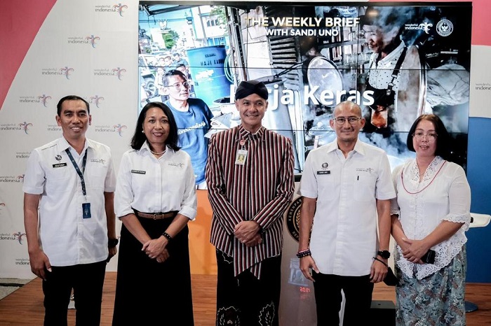Kementerian Pariwisata dan Ekonomi Kreatif (Kemenparekraf) meluncurkan program 100 paket wisata nusantara menjelang Libur Natal 2022 dan Tahun Baru 2023.