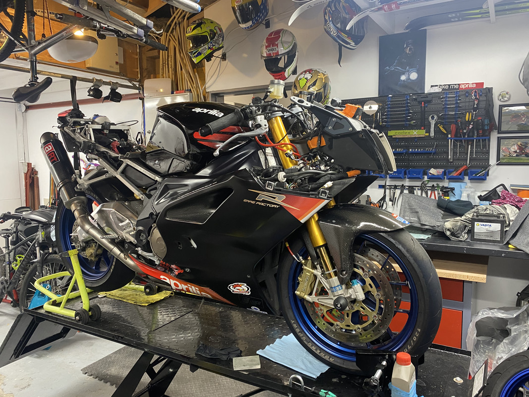 F0AA561D-DBFB-4CCF-8C30-8DAD122AFAA6