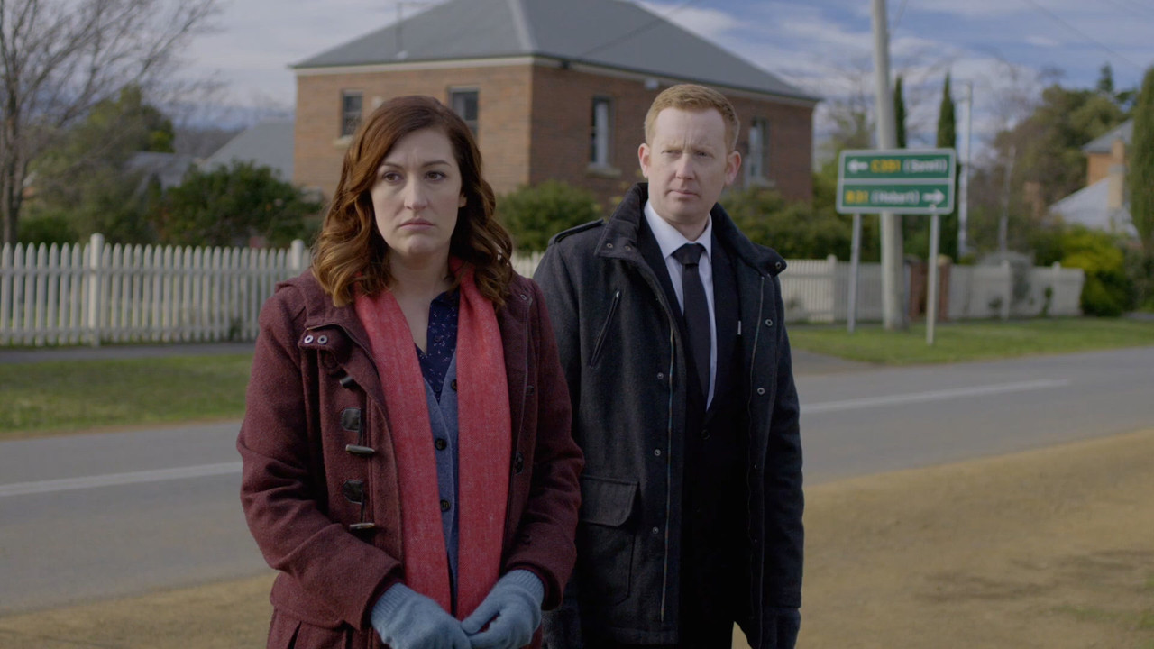 Rosehaven (2016) Season 2 S02 (1080p AMZN WEB-DL x265 HEVC 10bit EAC3 2.0 MONOLITH) [QxR]