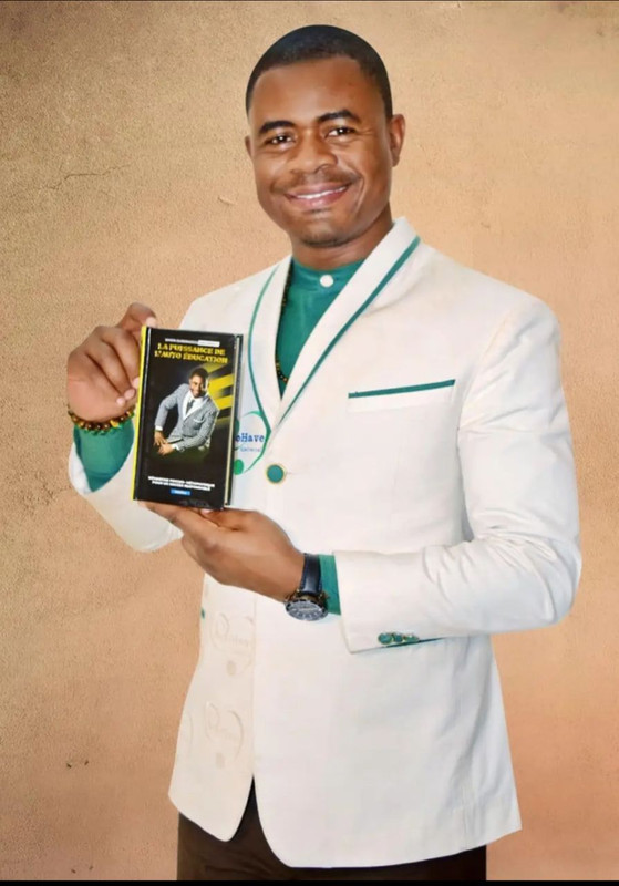 Coach avec le livre