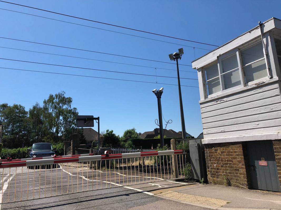 roydon-rail-crossing-25th-june-2020-90deg-HD.jpg