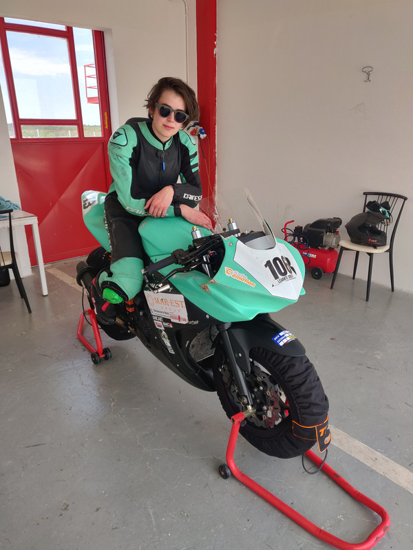 185629E8-E629-419E-AAFE-0B8B252BCDEF