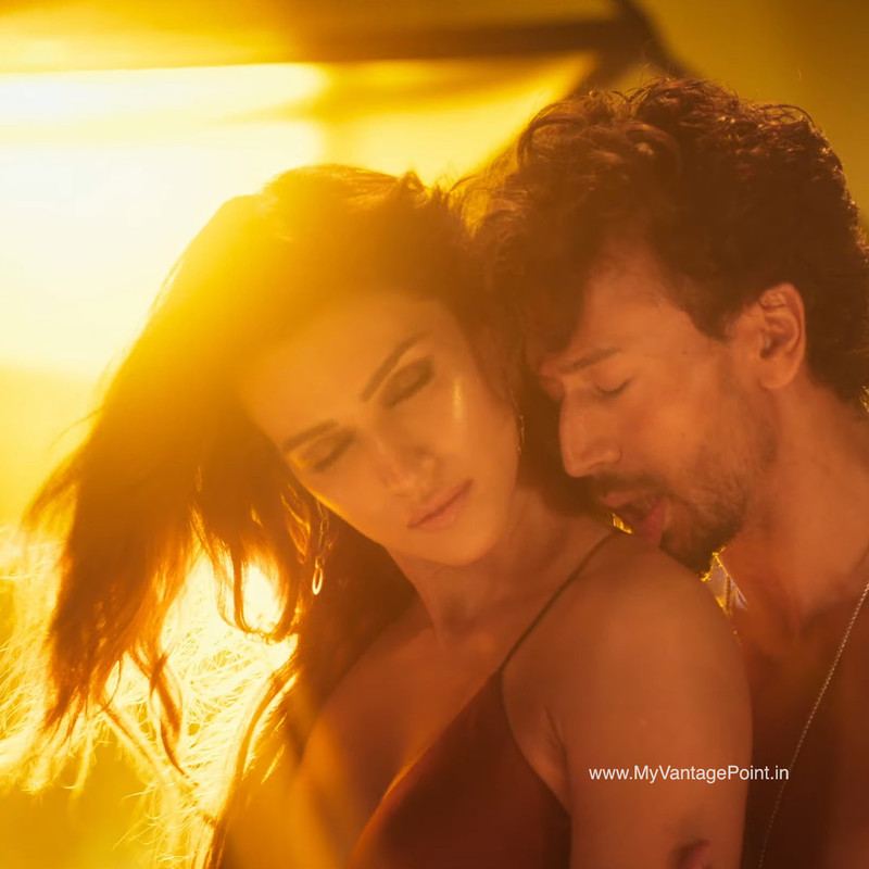 hot-scene-of-kriti-sanon-and-tiger-shroff