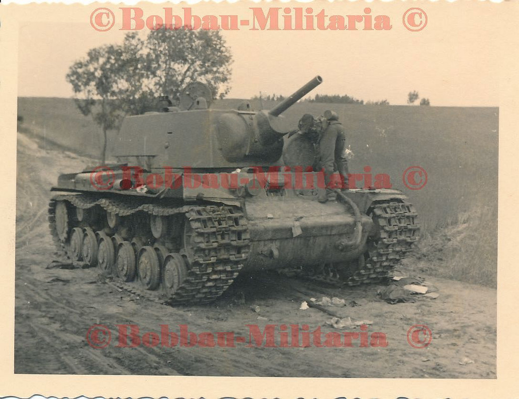 Russland großer russischer KW-1 Beutepanzer Front combat Panzer