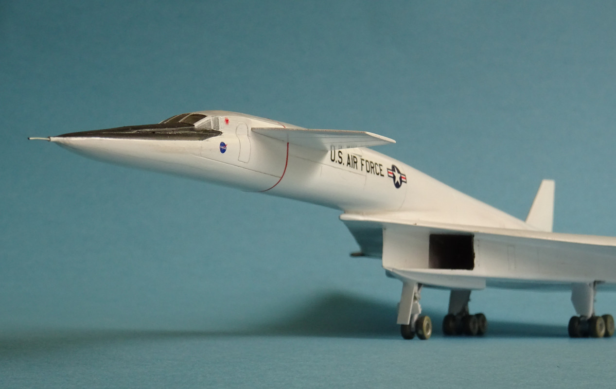 North American XB-70 Valkyrie - Anigrand 1:144 - Ready for