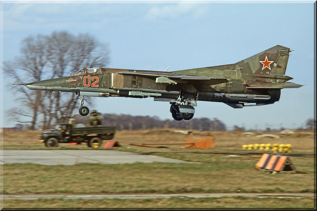 296 APIB Mig-27M 02 Red_83712545043, Herbst 1991
