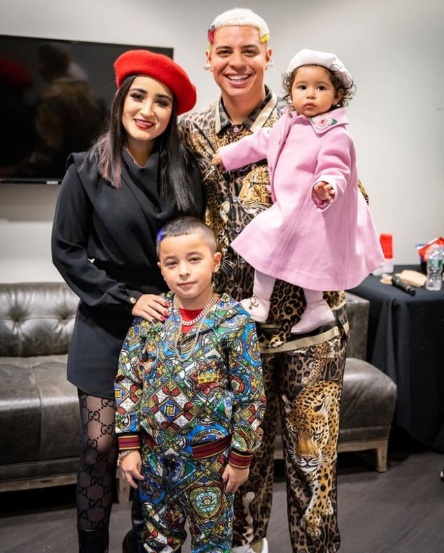 Boda de Eduin Caz y su esposa