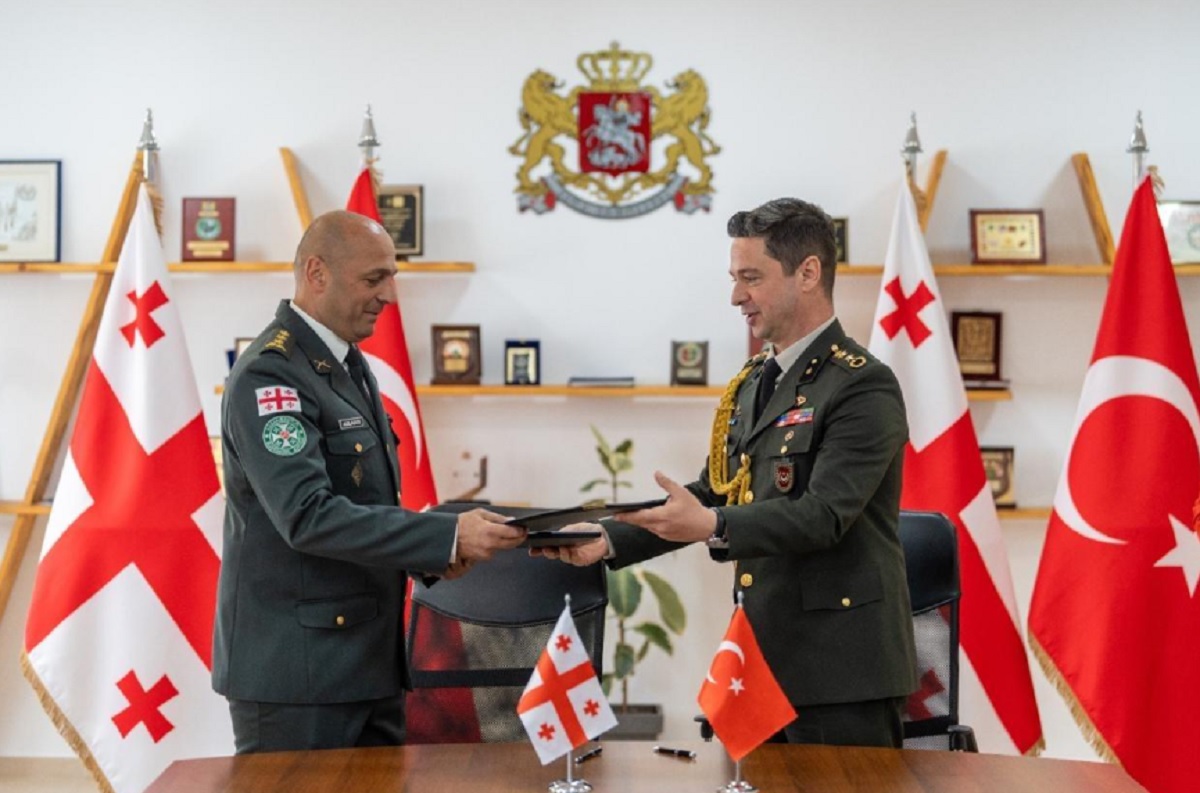 თურქულმა მხარემ საერთო საჯარისო ცენტრის საარტილერიო სკოლას განახლებული სასწავლო სიმულატორი გადასცა