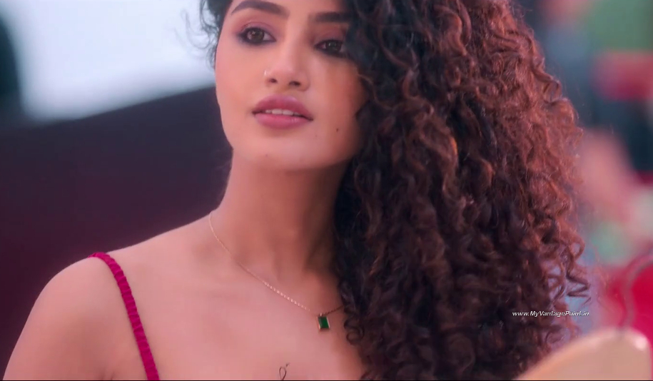 wallpaper-of-anupama-parameswaran-in-tillu-square-2024