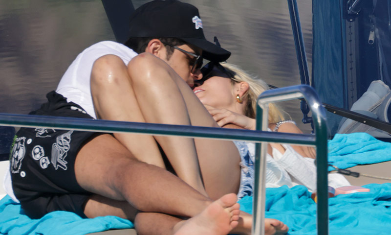 Danna Paola se casará con Alex Hoyer, según Mhoni Vidente