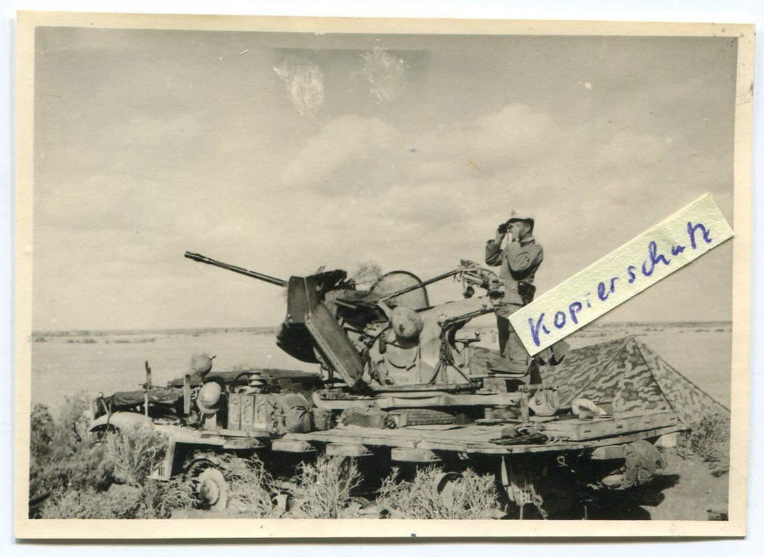Halbkette mit Flak-Geschütz des Afrikakorps in A
