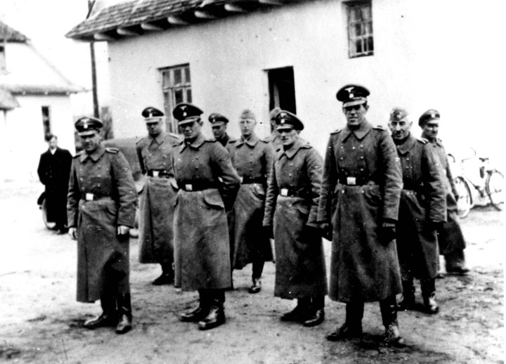 Guardias nazis en el campo de concentración de Belzec 