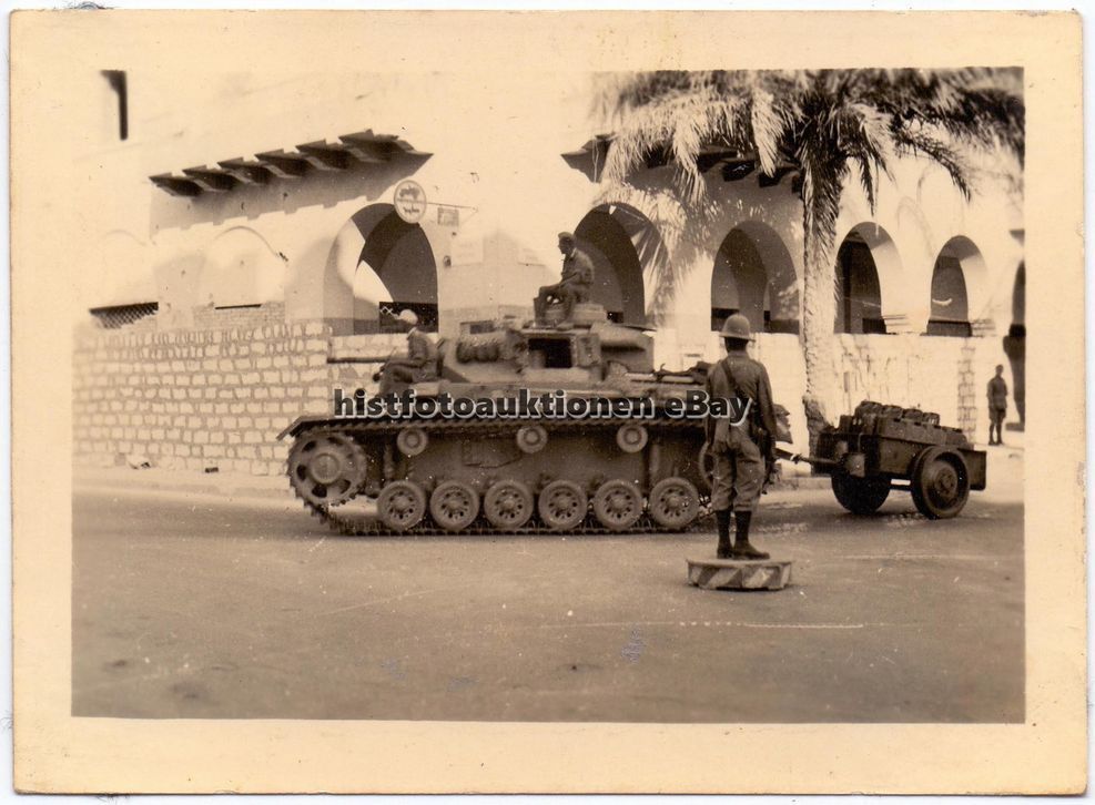 Orig. Foto deutsche Panzer III Tank mit Anhänger