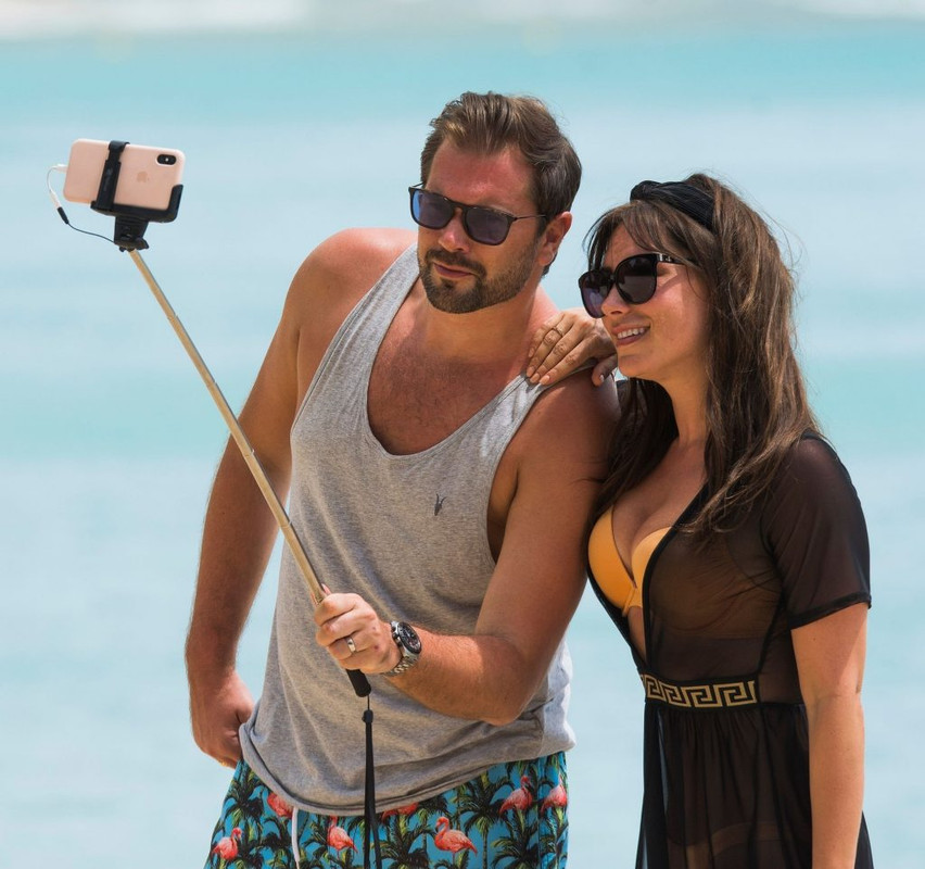 Marina-Berry-upskirtSTARS.com (13)