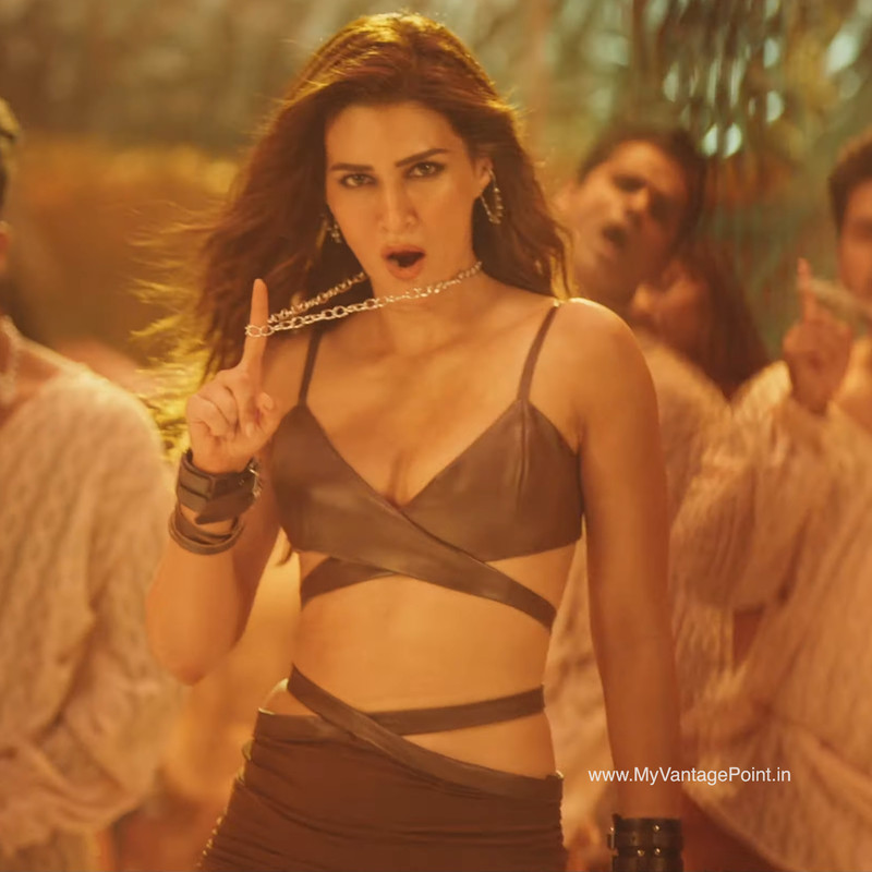 wallpaper-of-kriti-sanon-in-hum-aaye-hai-song-from-ganapath-movie