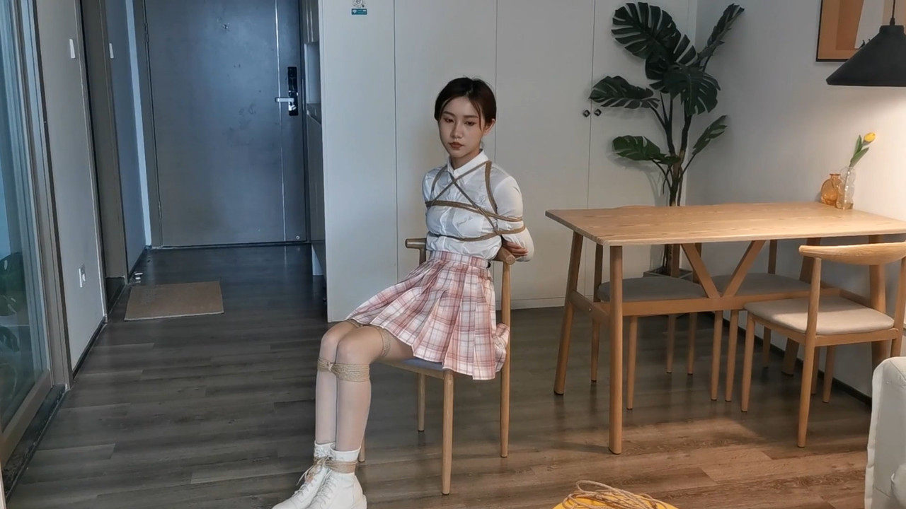 奥特曼 甘然jk长靴紧缚放置挣扎.mp4_20221119_130356.341