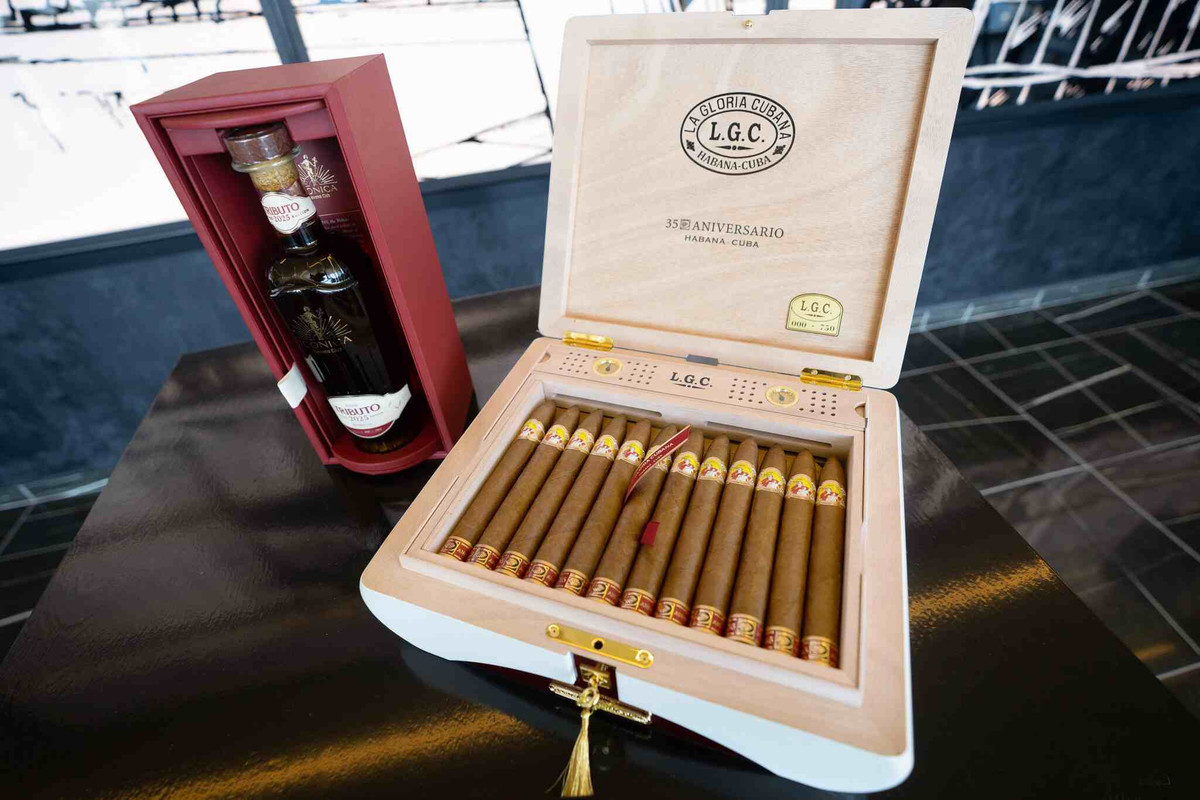 Festival-del-Habano-XXV-La-Gloria-Cubano-35-Aniversario-La-Casa-del-Habano-Open-Box-2048x1365