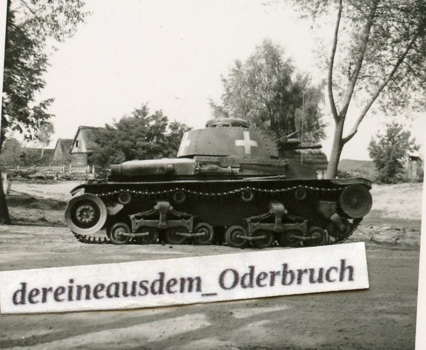 C32 Foto WH Panzer Abt mit Beute Tank Skoda S II a Pz Kpfw 35 t Kennung