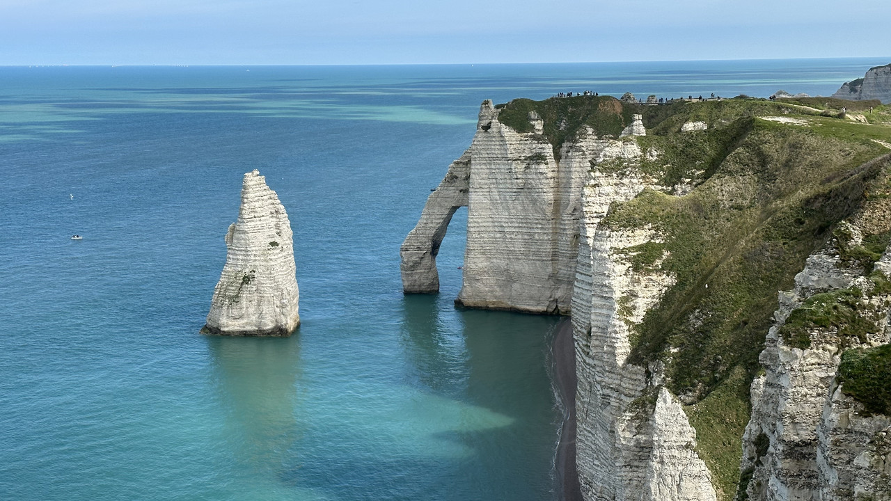 E6A08ED9-DCCA-422A-8D9F-904FC094BE9B