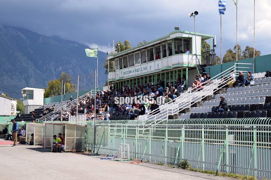 , &Pi;&alpha;&nu;&theta;&omicron;&upsilon;&rho;&iota;&alpha;&kappa;ό&sigmaf;- &Pi;&alpha;&lambda;&lambda;&eta;&xi;&omicron;&upsilon;&rho;&iota;&alpha;&kappa;ό&sigmaf; 3-0: &Mu;&epsilon; &tau;&omicron; &delta;&epsilon;&xi;ί &sigma;&tau;&alpha; &mu;&pi;&alpha;&rho;ά&zeta; &mu;&epsilon; &chi;&alpha;&tau; &tau;&rho;&iota;&kappa; &tau;&omicron;&upsilon; &Alpha;&gamma;&gamma;&epsilon;&lambda;ή (&phi;&omega;&tau;&omicron;&gamma;&rho;&alpha;&phi;ί&epsilon;&sigmaf;)