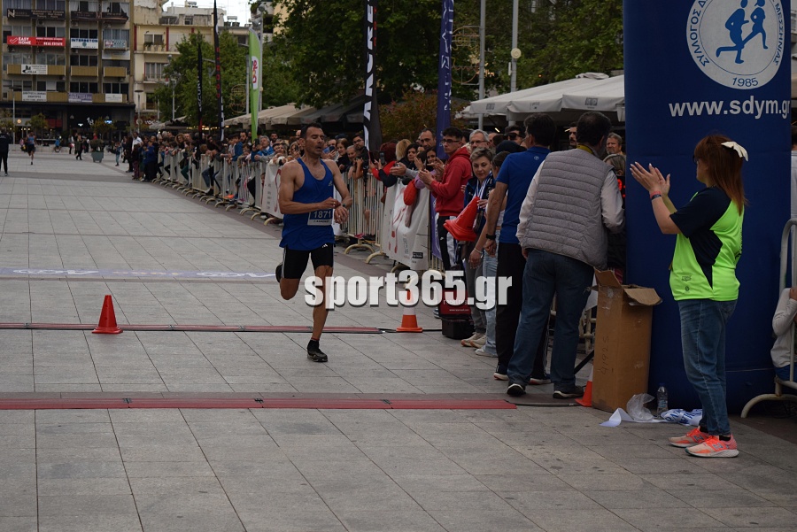 , 23&omicron;&sigmaf; &Alpha;&gamma;ώ&nu;&alpha;&sigmaf; &Delta;&rho;ό&mu;&omicron;&upsilon; &Kappa;&alpha;&lambda;&alpha;&mu;ά&tau;&alpha;&sigmaf;: &Mu;&iota;&alpha; &pi;&omicron;&lambda;ύ&chi;&rho;&omega;&mu;&eta; &gamma;&iota;&omicron;&rho;&tau;ή &alpha;&theta;&lambda;&eta;&tau;&iota;&sigma;&mu;&omicron;ύ &mu;&epsilon; &pi;&rho;&omega;&tau;&iota;έ&sigmaf; &Mu;&pi;&omicron;&upsilon;&rho;ί&kappa;&alpha; &kappa;&alpha;&iota; &Zeta;&omicron;&sigma;&kappa;ί&nu; (&phi;&omega;&tau;&omicron;&gamma;&rho;&alpha;&phi;ί&epsilon;&sigmaf; &kappa;&alpha;&iota; &beta;ί&nu;&tau;&epsilon;&omicron;)