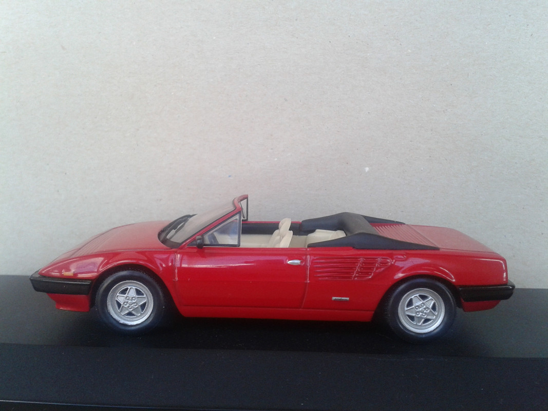 1983 Ferrari Mondial Quattrovalvole Cabrio (Ixo - nº 47 Ferrari RBA) (9)