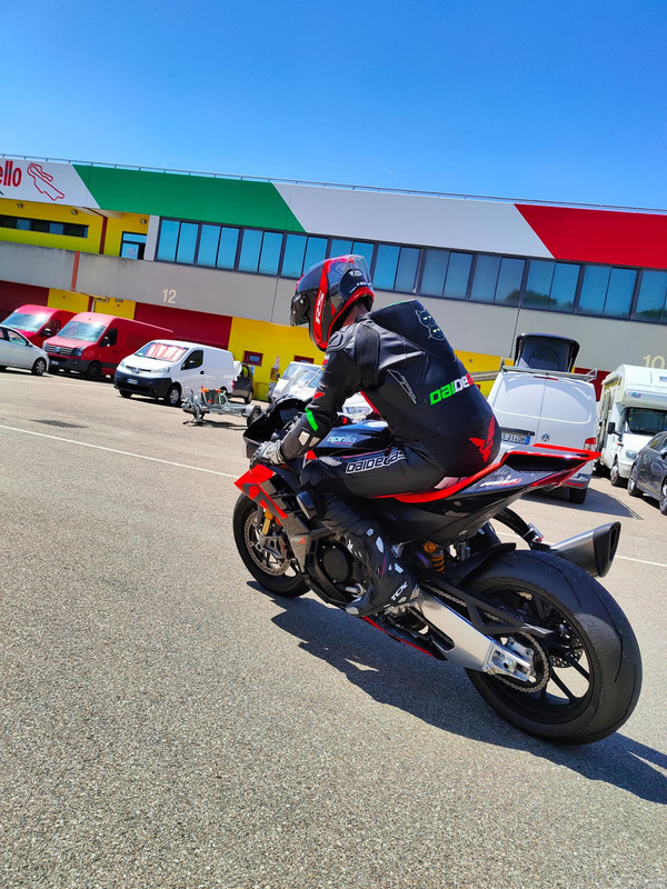 02B8D52B-2E2A-40D3-9A64-D33938305023