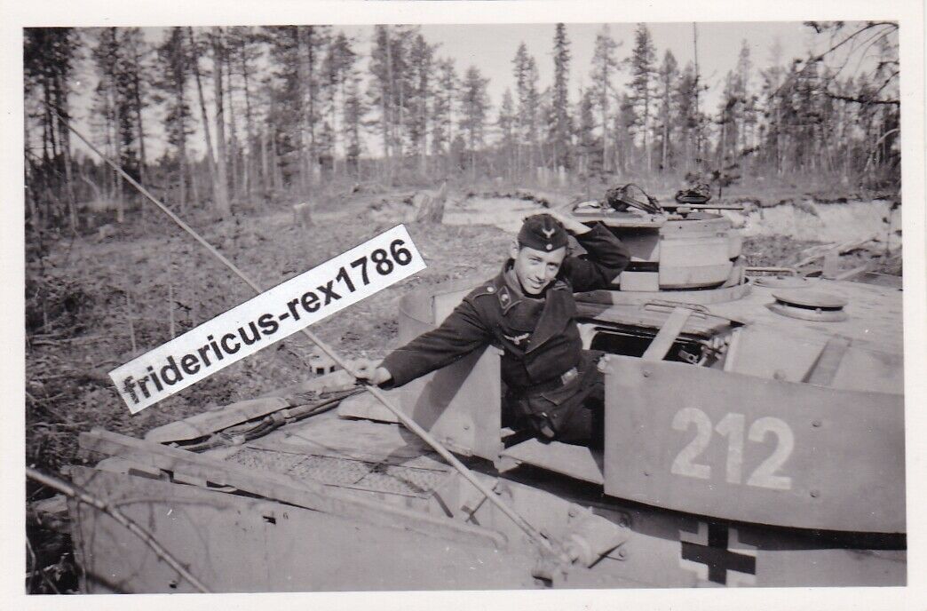 Foto WH Pz. Abt. 211 Nordfront Panzer Tank PzKpfw Turmschürze Kennung Nr. 212