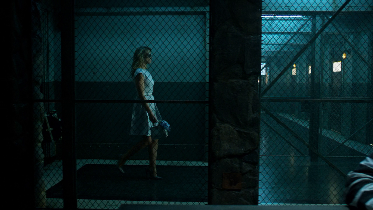 Gotham.S02E01.L.ascesa.dei.cattivi.720p.BDRip.ITA.ENG.x264-BlackBit[screenshot 1]