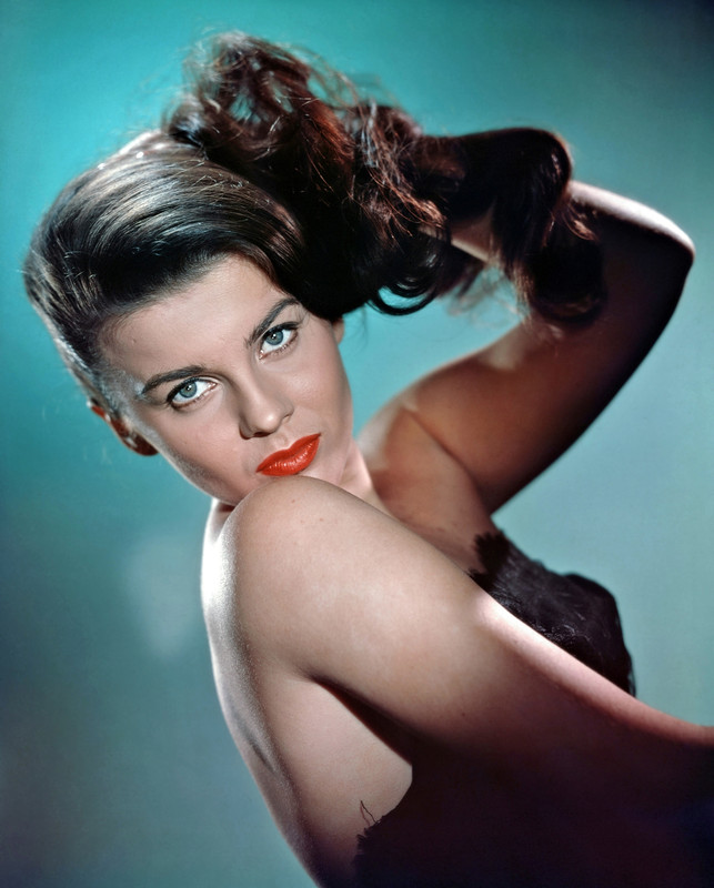 Ann-Margret_md19