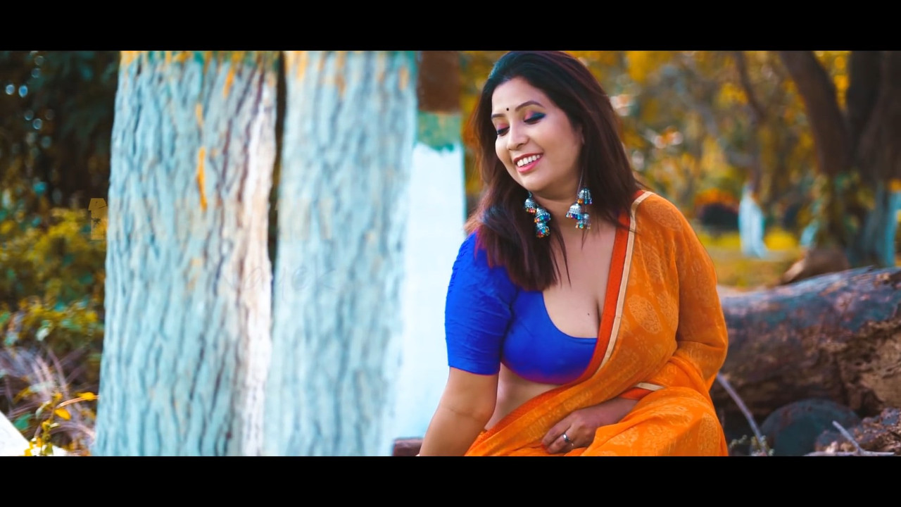 Hot Bengali Model in Saree.mkv_snapshot_03.42.025