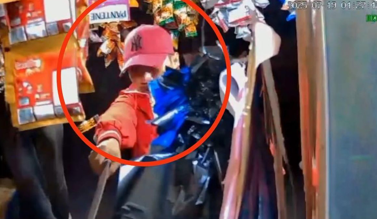 Viral! Geng Motor Ngamuk di Warung Makassar, Ancam Dengan Parang ke Pemilik! Viral! Geng Motor Ngamuk di Warung Makassar, Ancam Dengan Parang ke Pemilik!