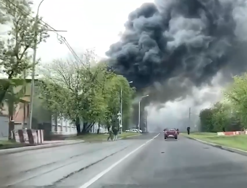 В Москве пылает нефтебаза