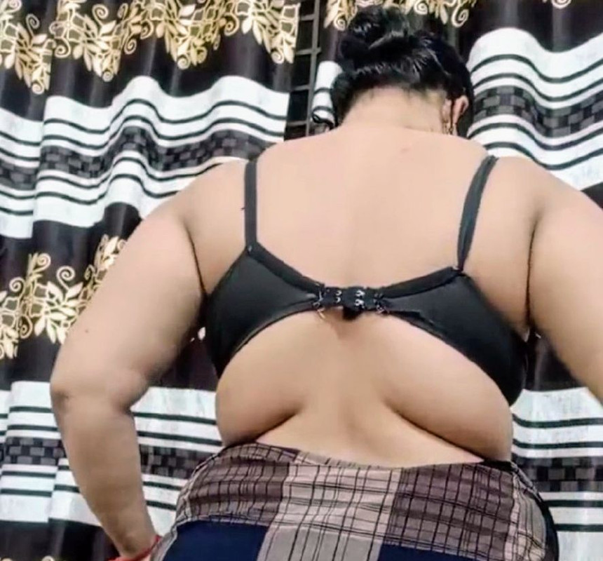 Hot indian milf StripChat Live exclusive