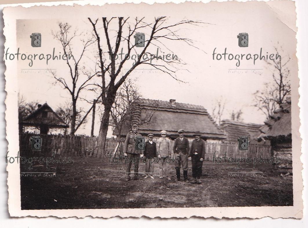 orginal Foto 2. Weltkrieg Ukraine Russland Bevölkerung Dorf Einheimische 1941.