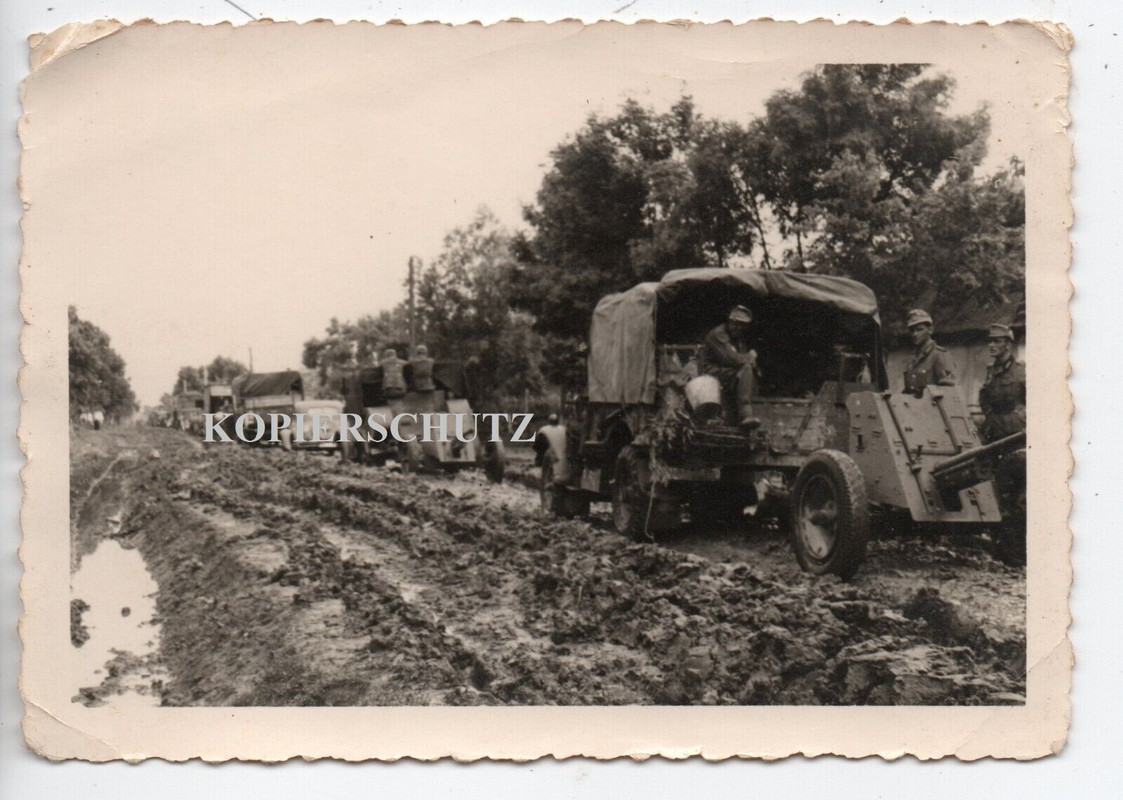 Russland 1941 Vorm. SDkfz PKW Kübel LKW Emblem Flak Geschütz Kolonne Soldat