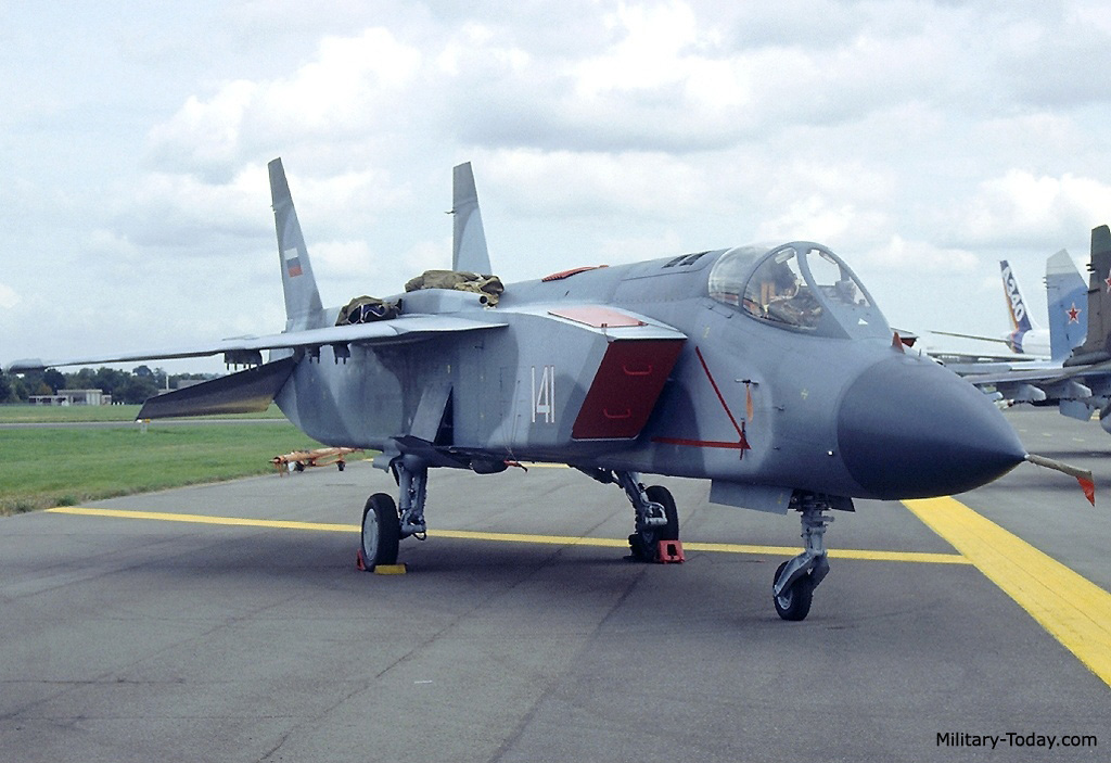 yak-141-l2.jpg