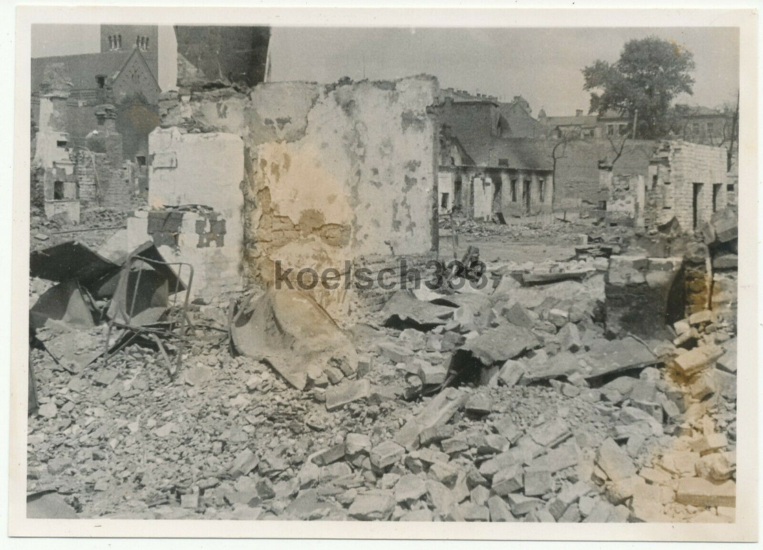 Foto Häuser Ruinen in der zerstörten Frontstadt Minsk Belarus Russland 1941