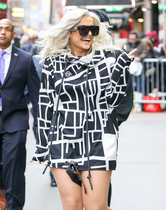 bebe-rexha-leaves-good-morning-america-in-new-york-01-13-2017_8
