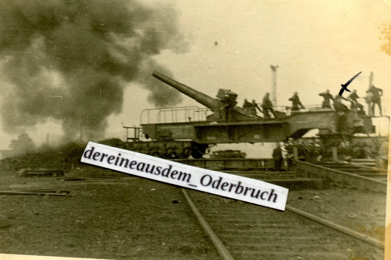 A5 Foto WH Eisenbahnbatterie 24cm Eisenbahngeschütz Theodor beim Feuern