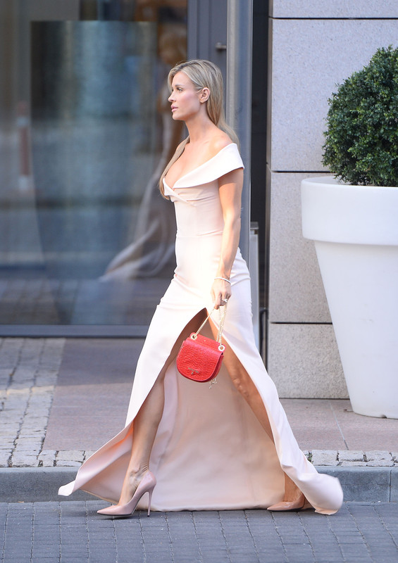 joanna-krupa-warsaw-july-17th-2017-5