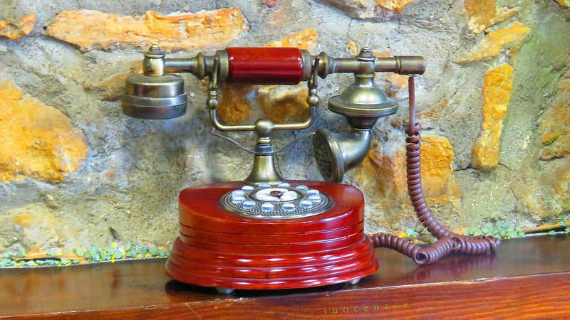 red-telephone.jpg