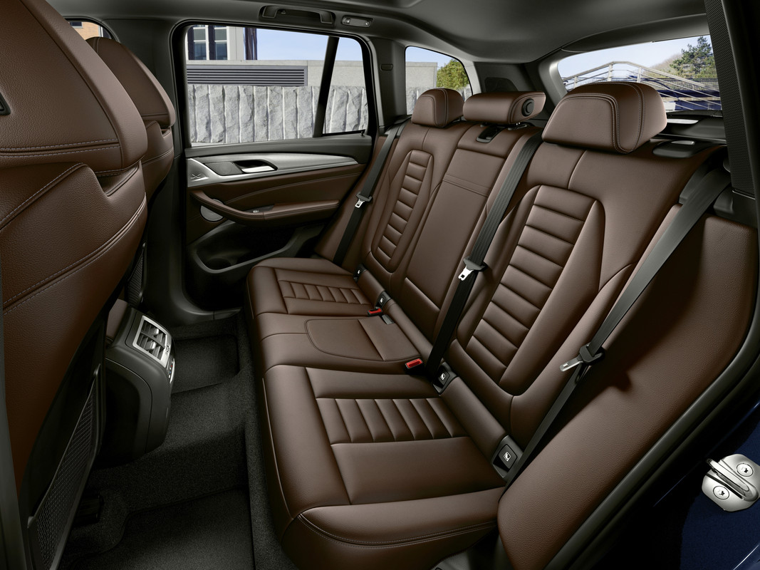 P90432193_highRes_the-new-bmw-ix3-8-20