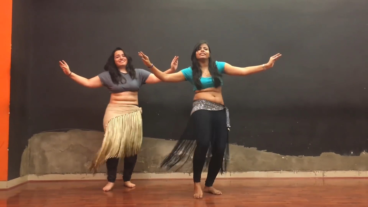 Desi girl sexy belly dance.mp4_snapshot_00.20.681
