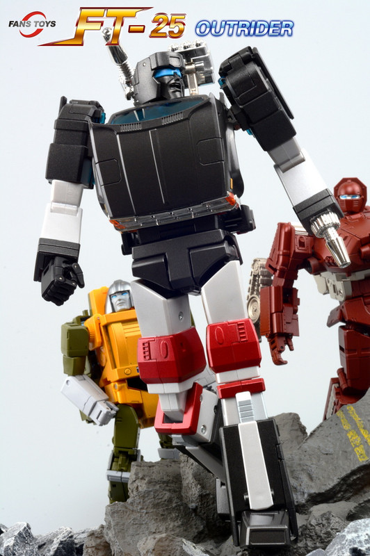 Fans-Toys-FT-25-Outrider-03
