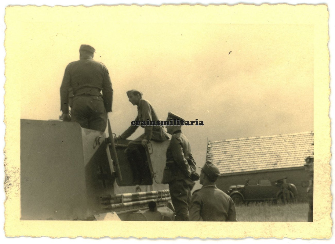 Orig Foto General Fridolin von Senger und Etterlin mit Panzer Tank (1)