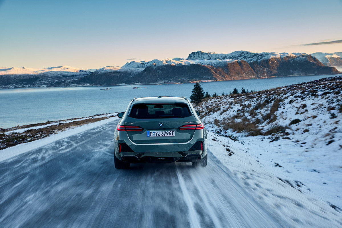 P90537303_highRes_the-new-bmw-i5-edriv