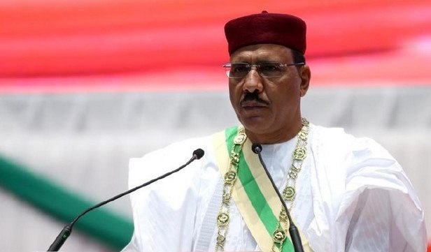Nuverstas Nigerio (p)rezidentas prašo jankių pagalbos
