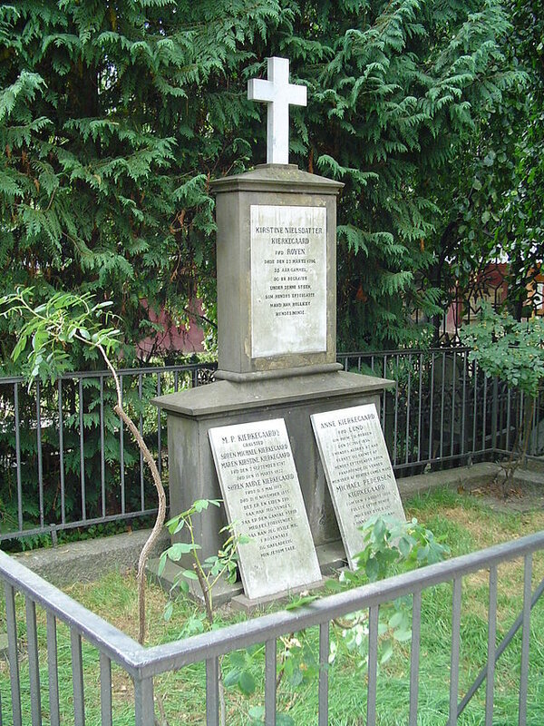 Soren-Kierkegaard-grave-3